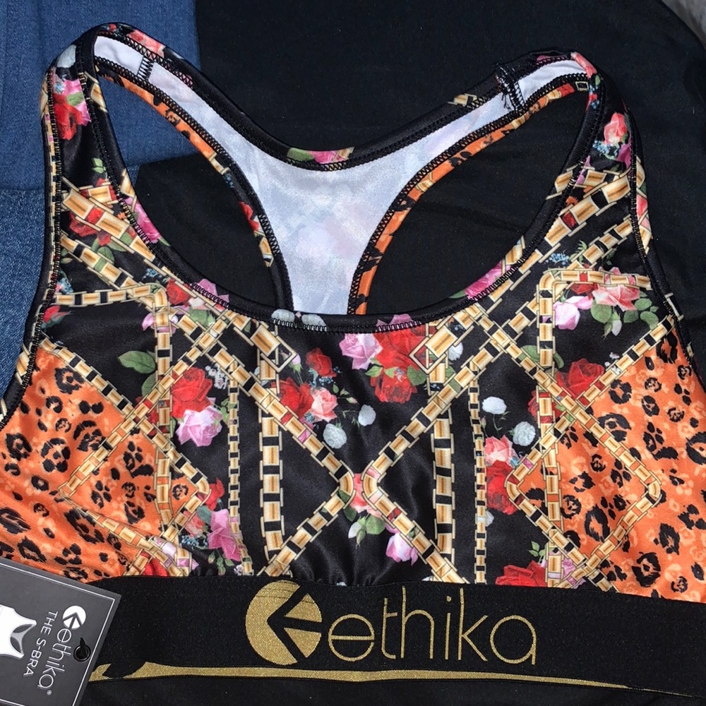 sports bra
